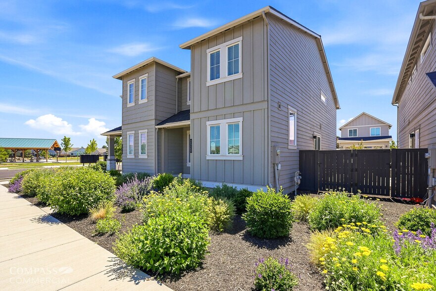 More Photos Of 2598 NW Spruce Cone Ln, Redmond Multifamily For Sale