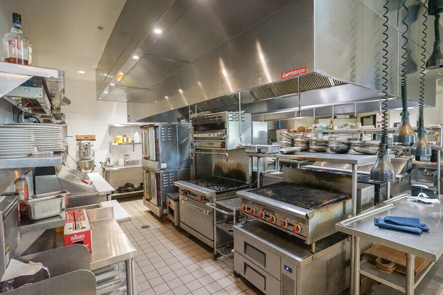 More Photos Of 200 W River Rd, Ripon General Retail For Lease