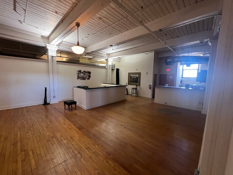 More Photos Of 1000 Broadway Blvd, Kansas City Loft Creative Space For Lease