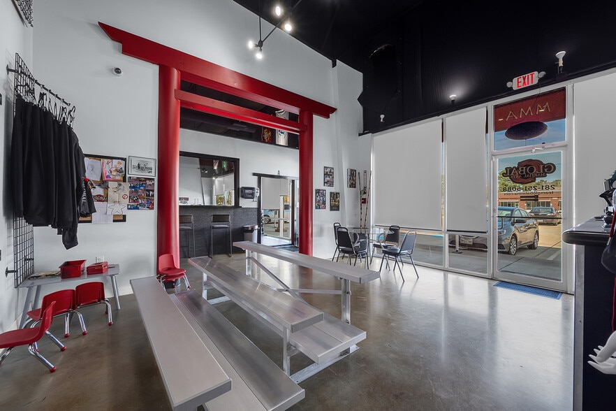 More Photos Of 11715 Spring Cypress Rd, Tomball Storefront For Lease