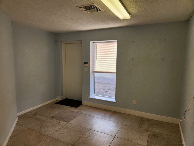 More Photos Of 17610 Hufsmith Kohrville Rd, Tomball Industrial For Lease