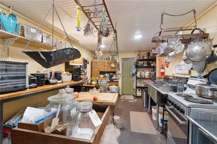 More Photos Of 1387 County Road 306, Berryville Hospitality For Sale