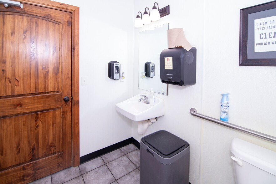 More Photos Of 407 W Main St, Marlow Restaurant For Sale