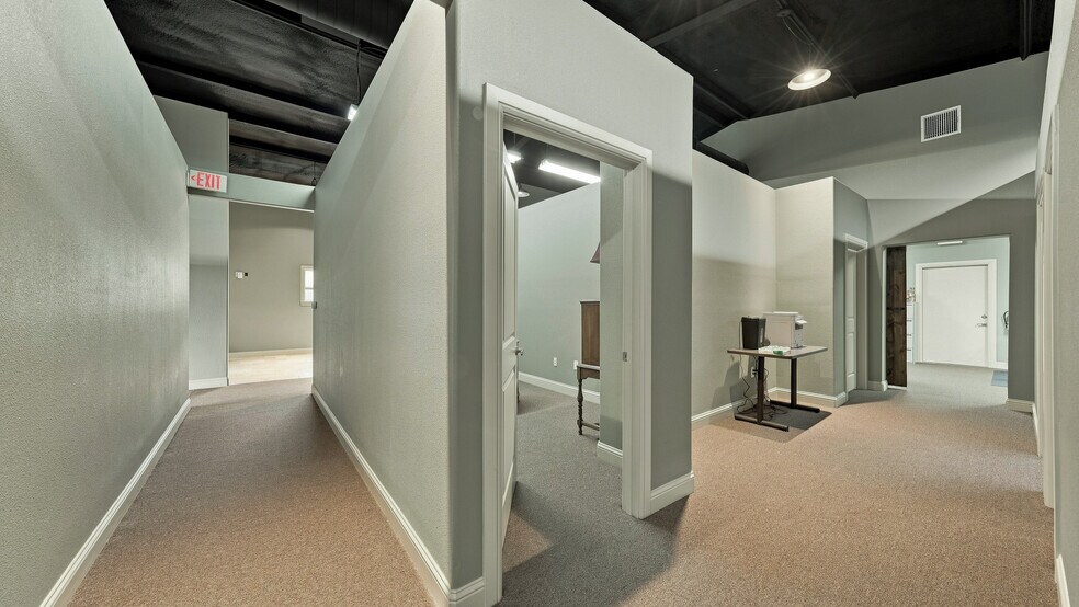 More Photos Of 207 Eastridge Rd, Granbury General Retail For Sale