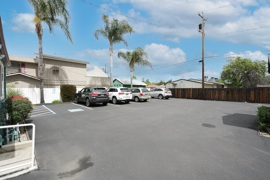 More Photos Of 8330 Brentwood Blvd, Brentwood Medical For Lease