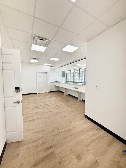 More Photos Of 12971 Westheimer Rd, Houston Freestanding For Lease