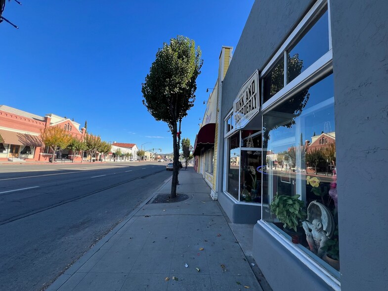 More Photos Of 738 Main St, Ramona Storefront For Sale