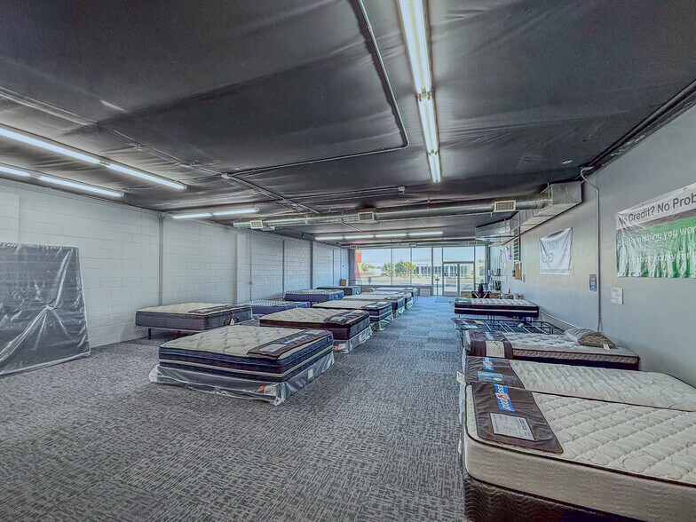 More Photos Of 4207 W Clearwater Ave, Kennewick General Retail For Lease