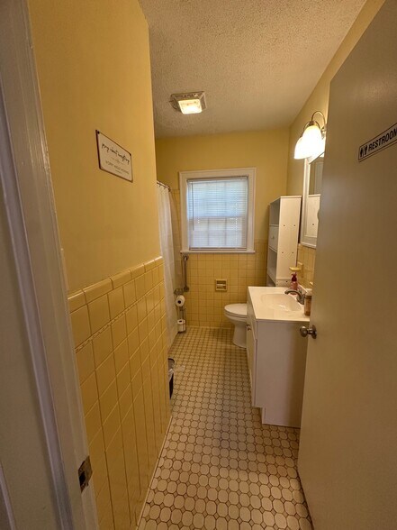 More Photos Of 636 Statesville Blvd, Salisbury Office For Sale