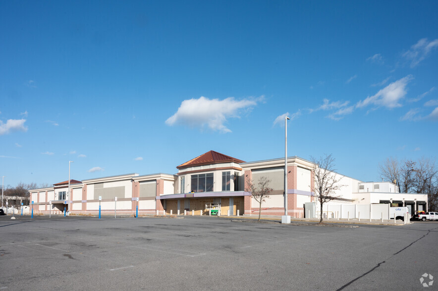 Primary Photo Of 240 E Sandford Blvd, Mount Vernon Supermarket For Lease