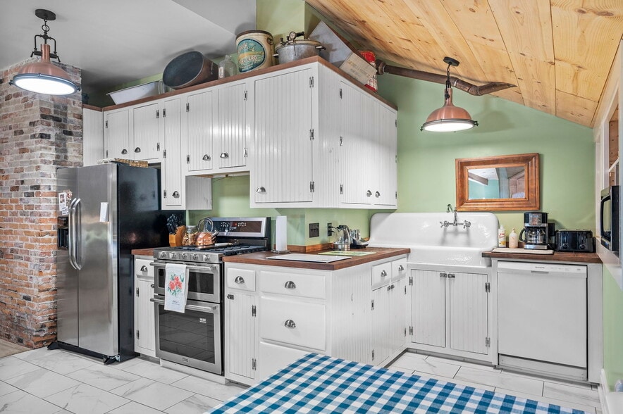 More Photos Of 403 E Adams St, Sandusky Hospitality For Sale