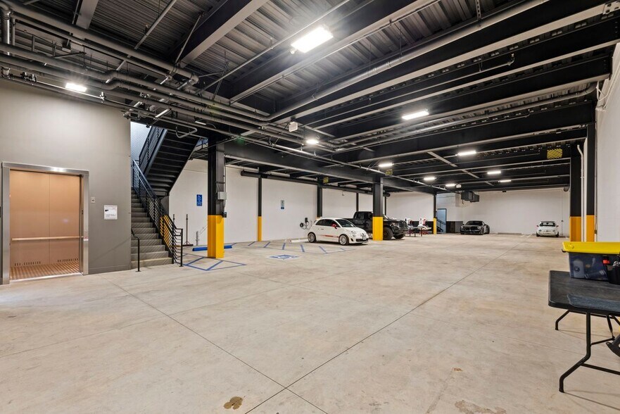 More Photos Of 11822 Vose St, North Hollywood Warehouse For Lease
