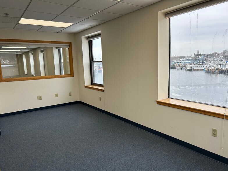 More Photos Of 11-15 Parker St, Gloucester Light Manufacturing For Lease