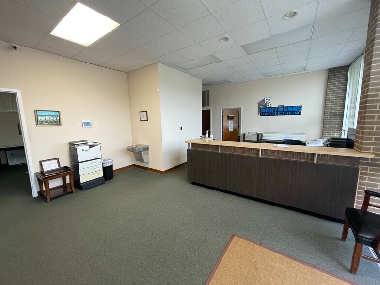 More Photos Of 941 Norfolk Sq, Norfolk Manufacturing For Lease