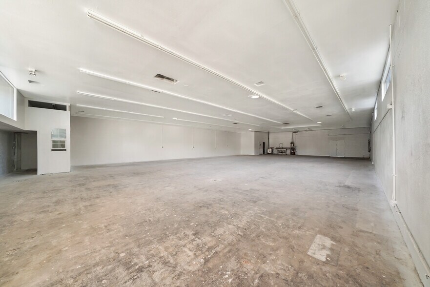 More Photos Of 233 W Harvard Blvd, Santa Paula Freestanding For Lease