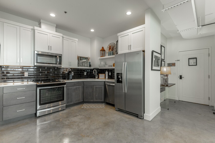 More Photos Of 27 W 19th St, Chattanooga Warehouse For Lease