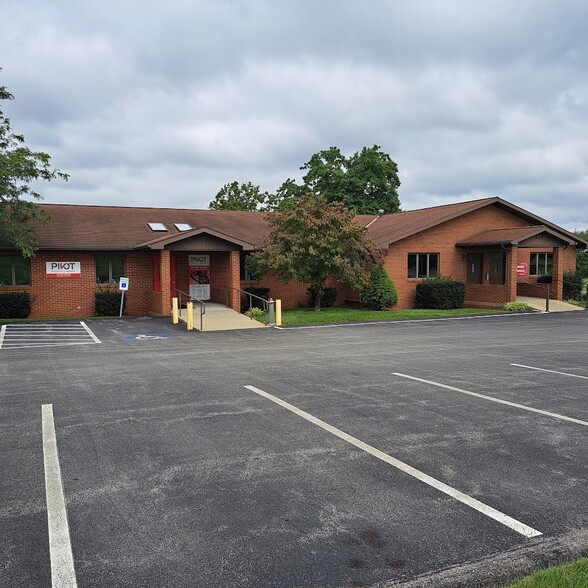 Primary Photo Of 602 Evans City Rd, Butler Medical For Sale