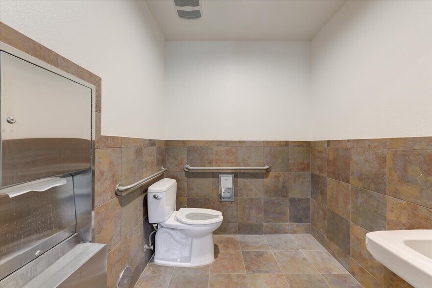 More Photos Of 7344 E Deer Valley Rd, Scottsdale Medical For Sale