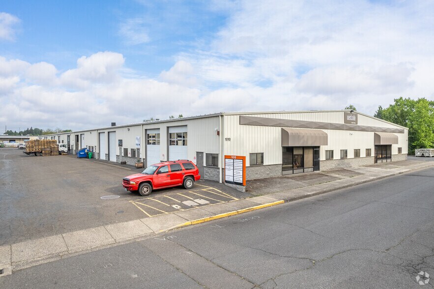 More Photos Of 1010 Tyinn St, Eugene Warehouse For Lease