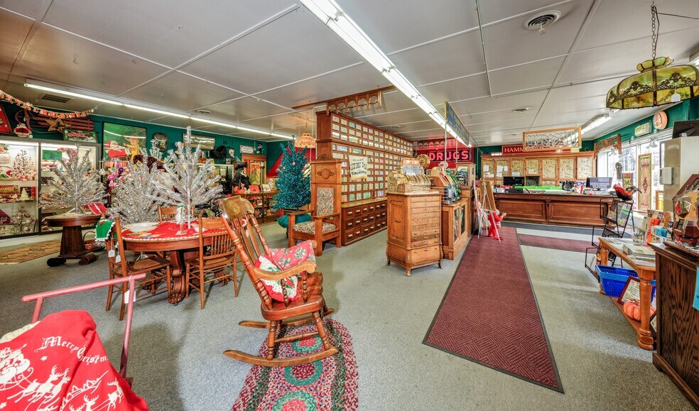More Photos Of 890 Lake Ave, Woodstock General Retail For Sale