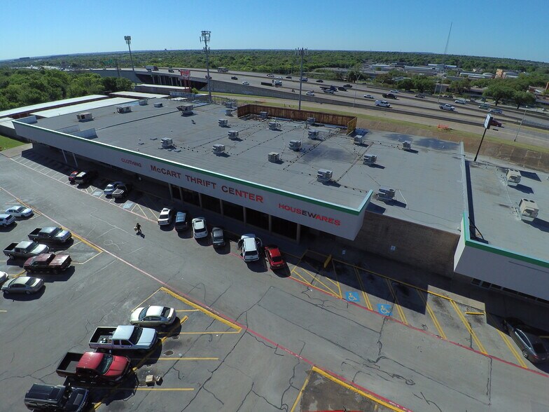 More Photos Of 5203 McCart Ave, Fort Worth Storefront For Lease