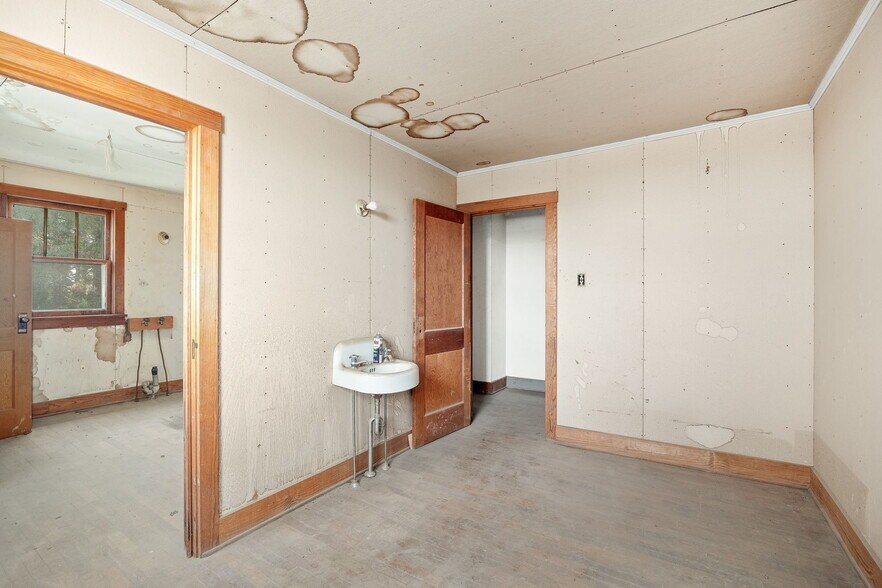 More Photos Of 802 E Nodaway St, Oregon Flex For Sale