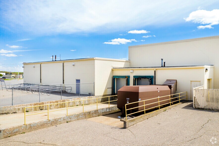 More Photos Of 1306 N Central Ave, Marshfield Storefront For Lease