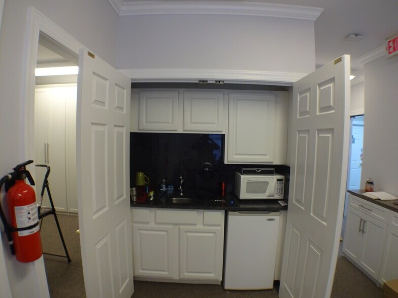 More Photos Of 5640 Six Forks Rd, Raleigh Office For Sale