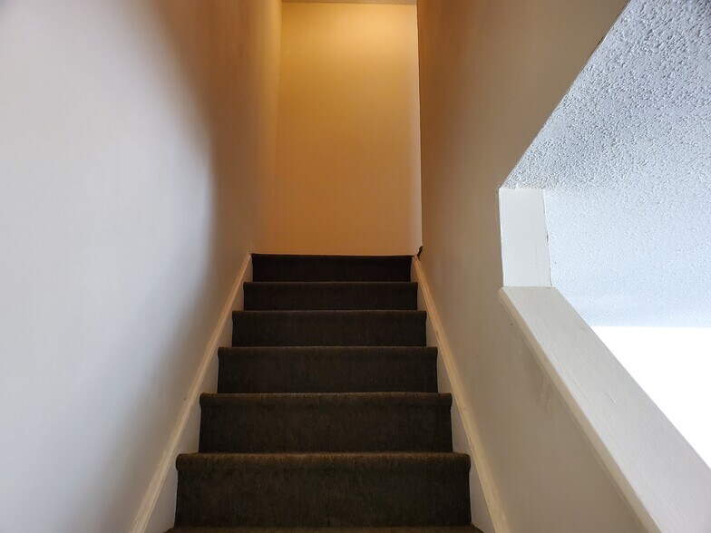 More Photos Of 135 Spring St, Royston Apartments For Sale