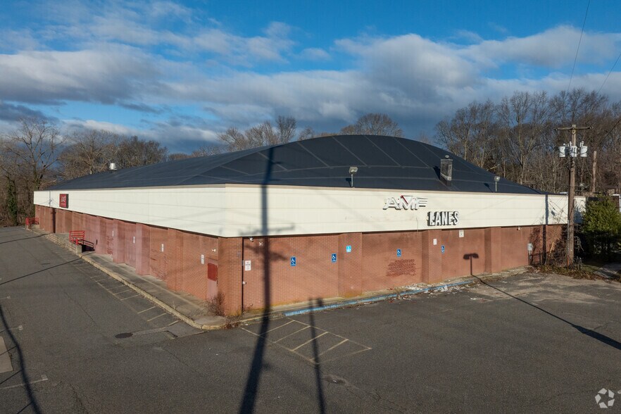 Primary Photo Of 200 Landing Ave, Smithtown Freestanding For Lease