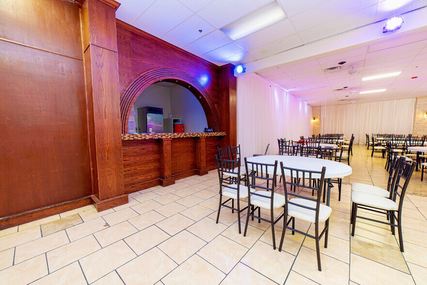 More Photos Of 819 Los Presidentes Ave, Laredo Storefront Retail Office For Sale