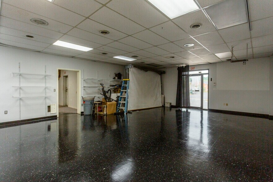 More Photos Of 889 E Market St, Harrisonburg Storefront Retail Office For Sale