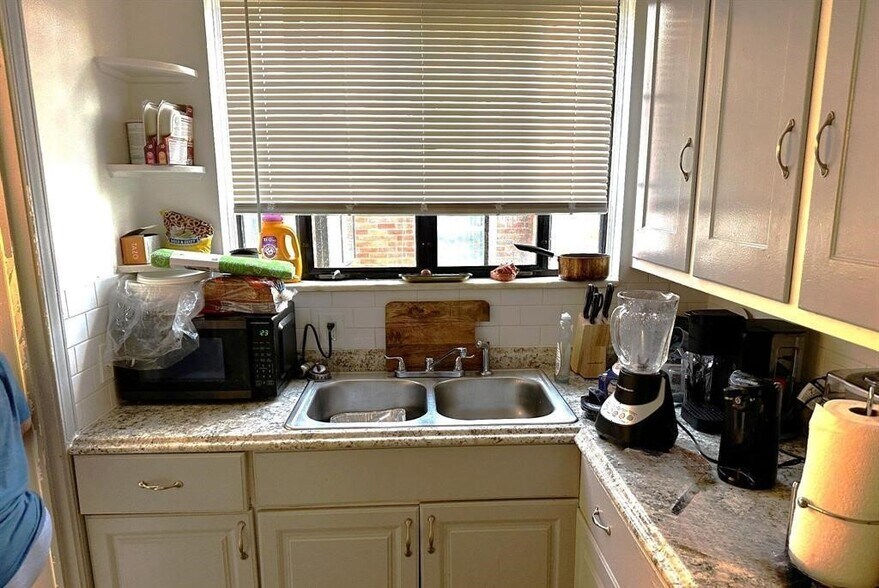 More Photos Of 18658 Rutherford St, Detroit Light Distribution For Sale