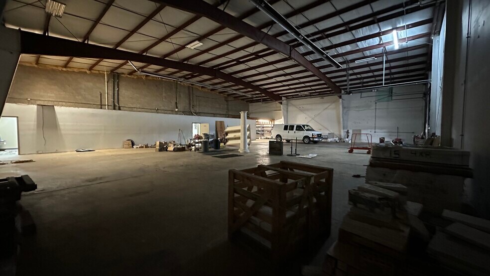 More Photos Of 2401 1/2 Empire, Bloomington General Retail For Sale