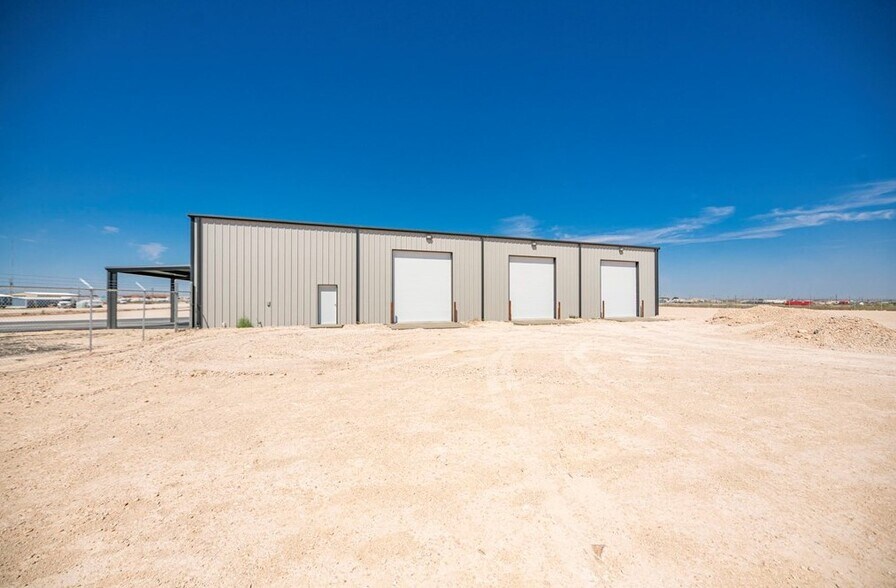 More Photos Of 14050 W Silver Fox Trl, Odessa Warehouse For Lease