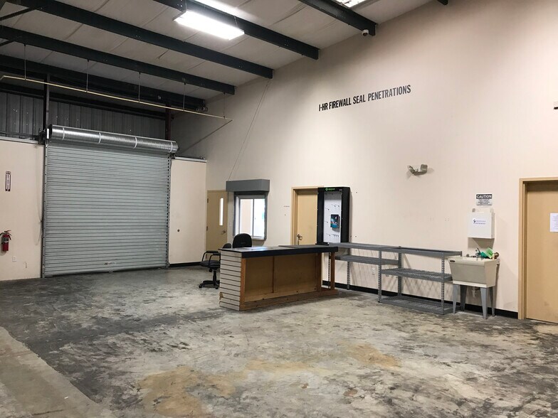 More Photos Of 119 Hamilton Park Dr, Tallahassee Warehouse For Lease