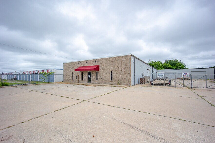 More Photos Of 1835 Industrial Blvd, Norman Warehouse For Sale