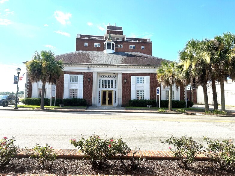 Primary Photo Of 1408 Russell St, Orangeburg Medical For Sale