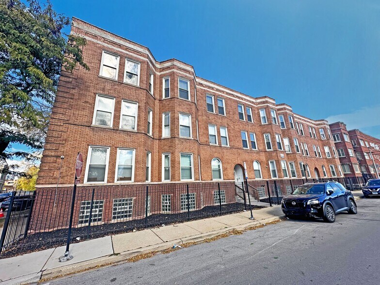 Primary Photo Of 4957 S Calumet Ave, Chicago Apartments For Sale
