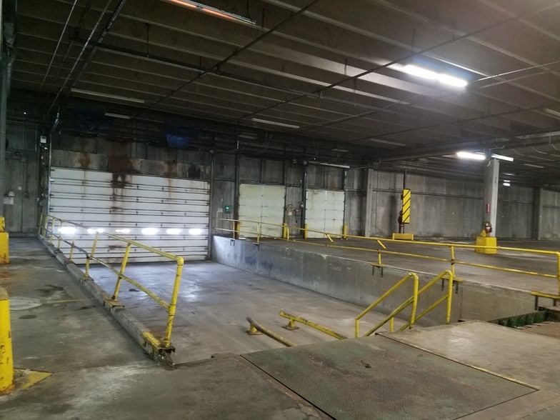 More Photos Of 1661 W Hill St, Louisville Manufacturing For Lease