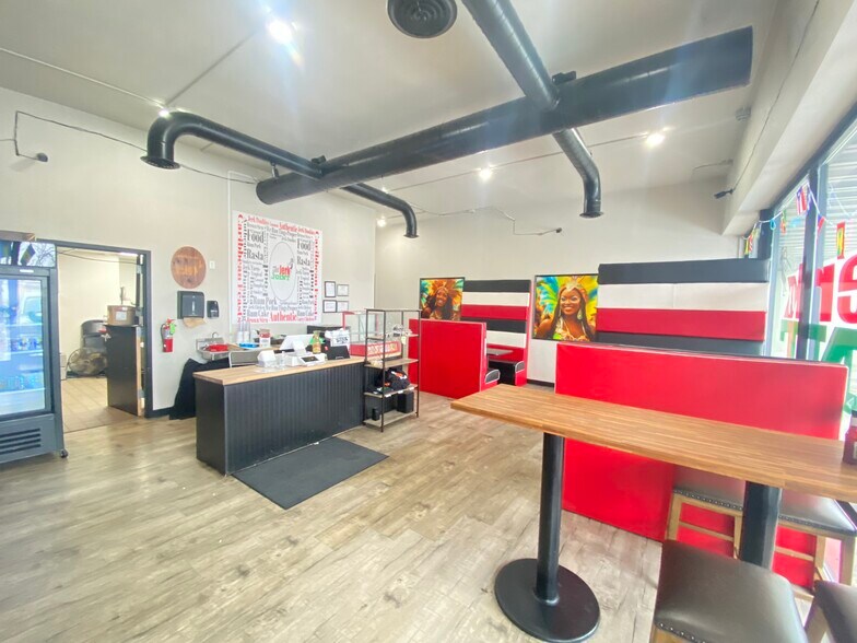 More Photos Of 1619 W College Ave, Appleton Storefront Retail Office For Lease