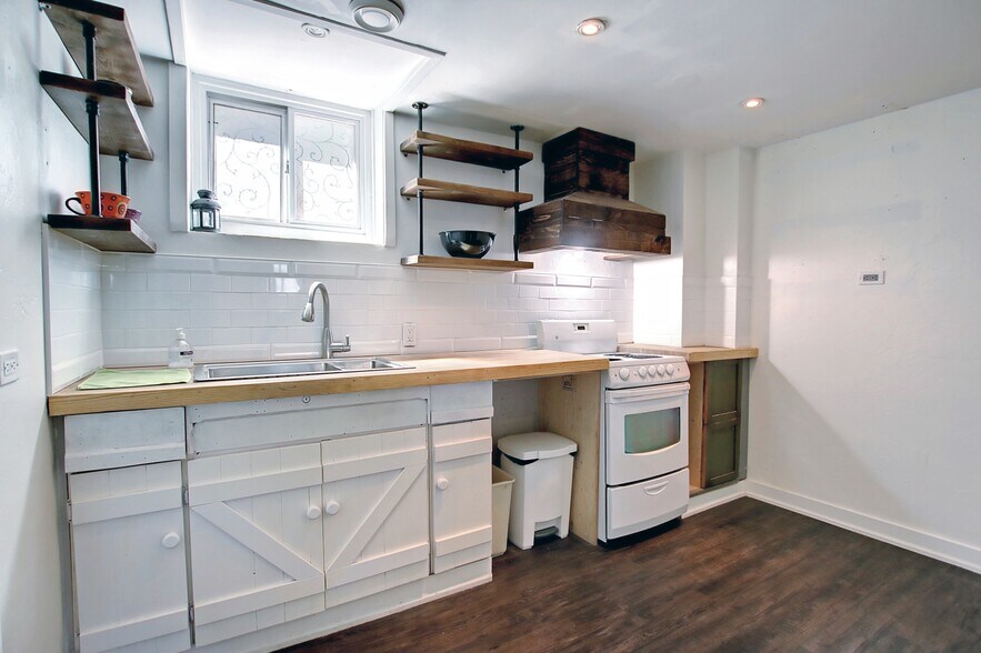 More Photos Of 1909 17th Ave SW, Calgary Office For Lease