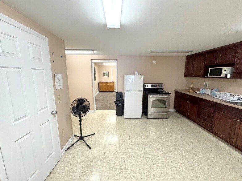 More Photos Of 1748 S Main St, Rocky Mount Office For Sale