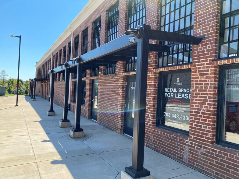 More Photos Of Intersection Of Silverbrook Rd & White Spruce Way, Lorton Supermarket For Lease