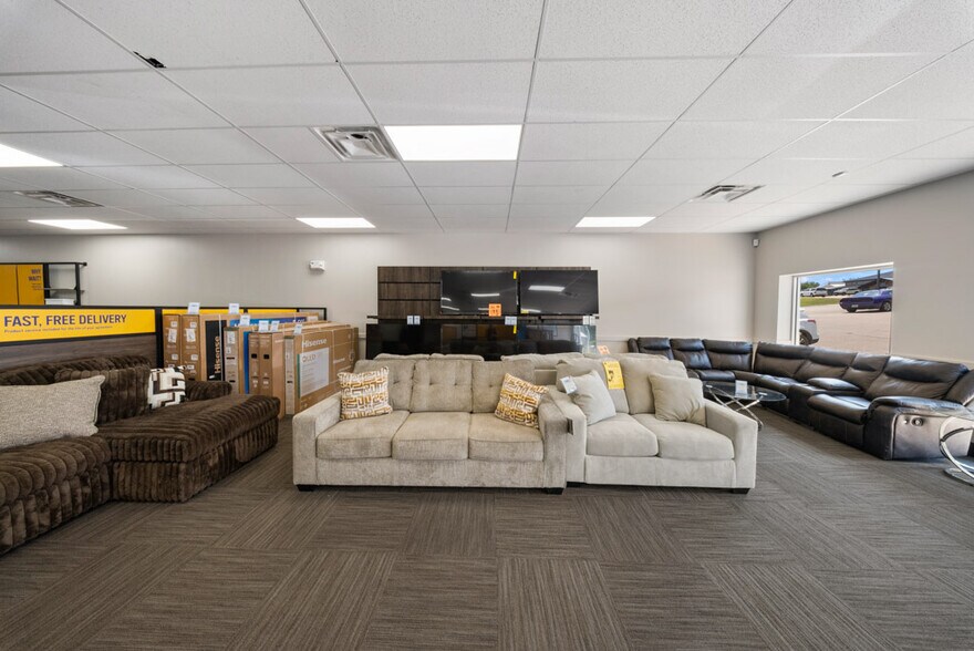 More Photos Of 1812 S Business 54, Eldon Bank For Sale