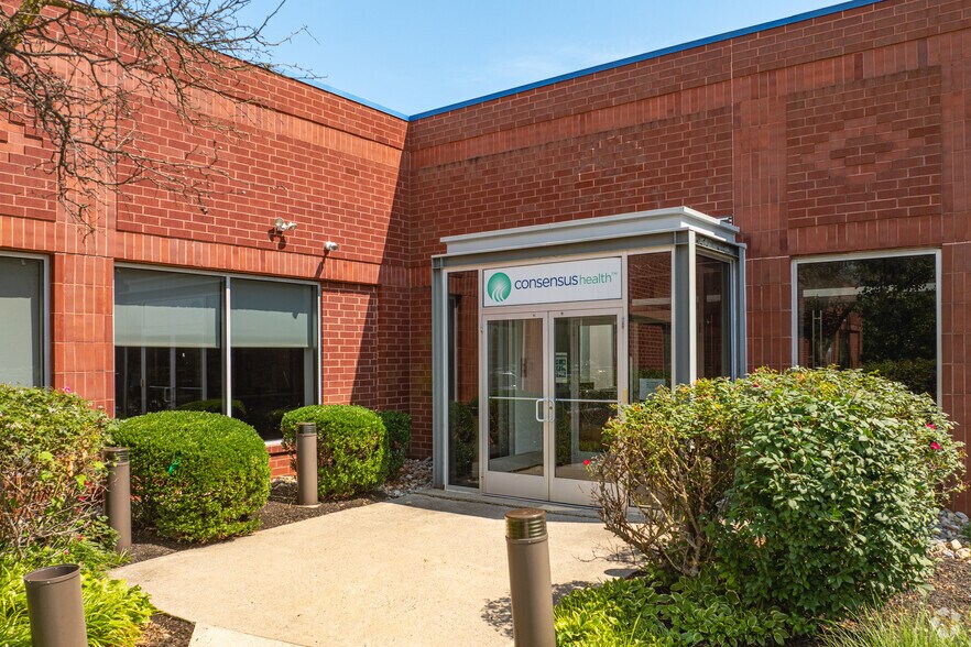 More Photos Of 402-404 Lippincott Dr, Marlton Medical For Sale