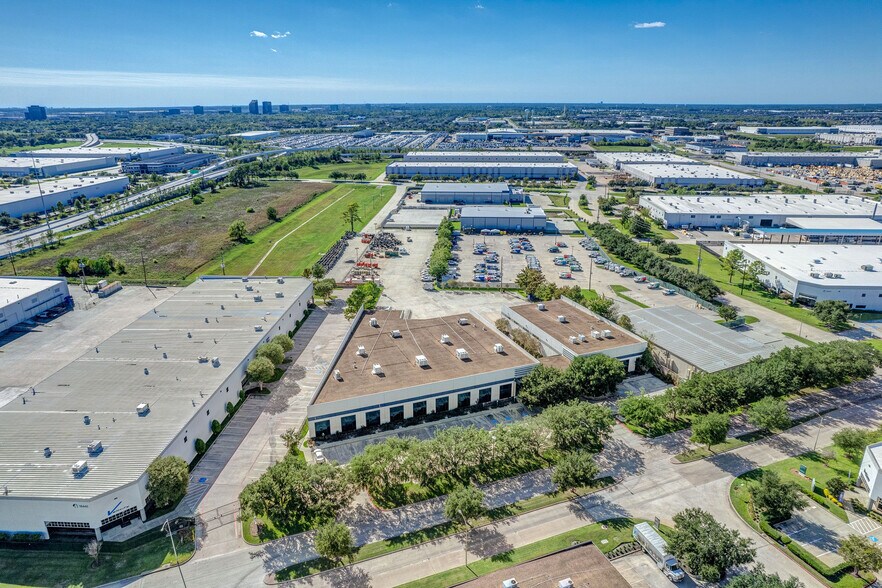 More Photos Of 16503 Air Center Blvd, Houston Unknown For Lease