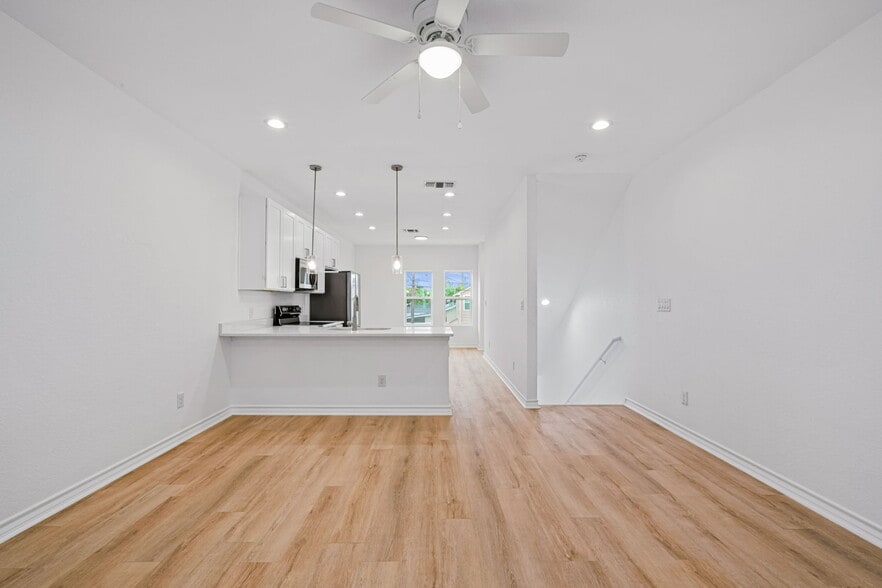 More Photos Of 1303 Essex st, San Antonio Apartments For Sale