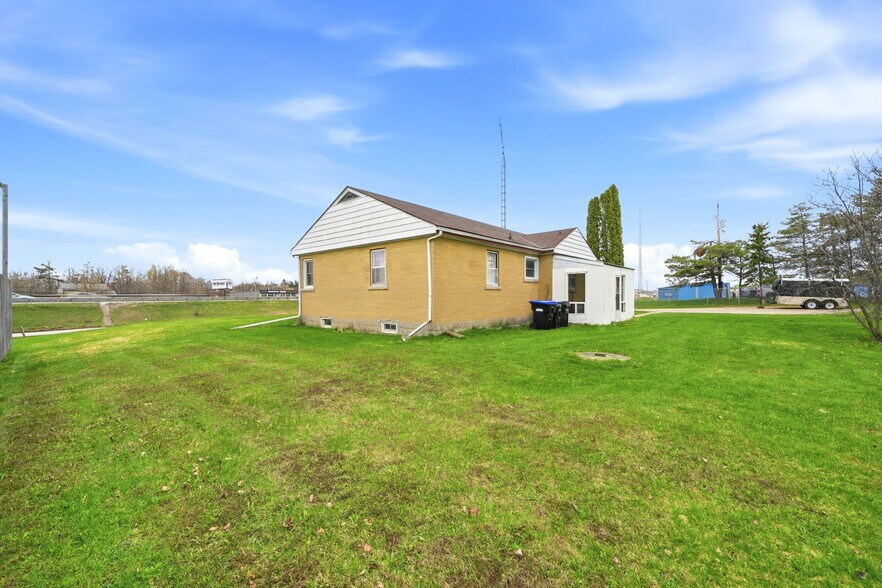 More Photos Of 4142 Stewarts Ln, Severn Flex For Sale