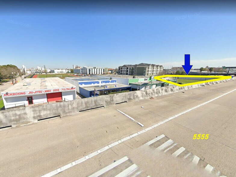 More Photos Of 3433 I-45, Houston Freestanding For Lease